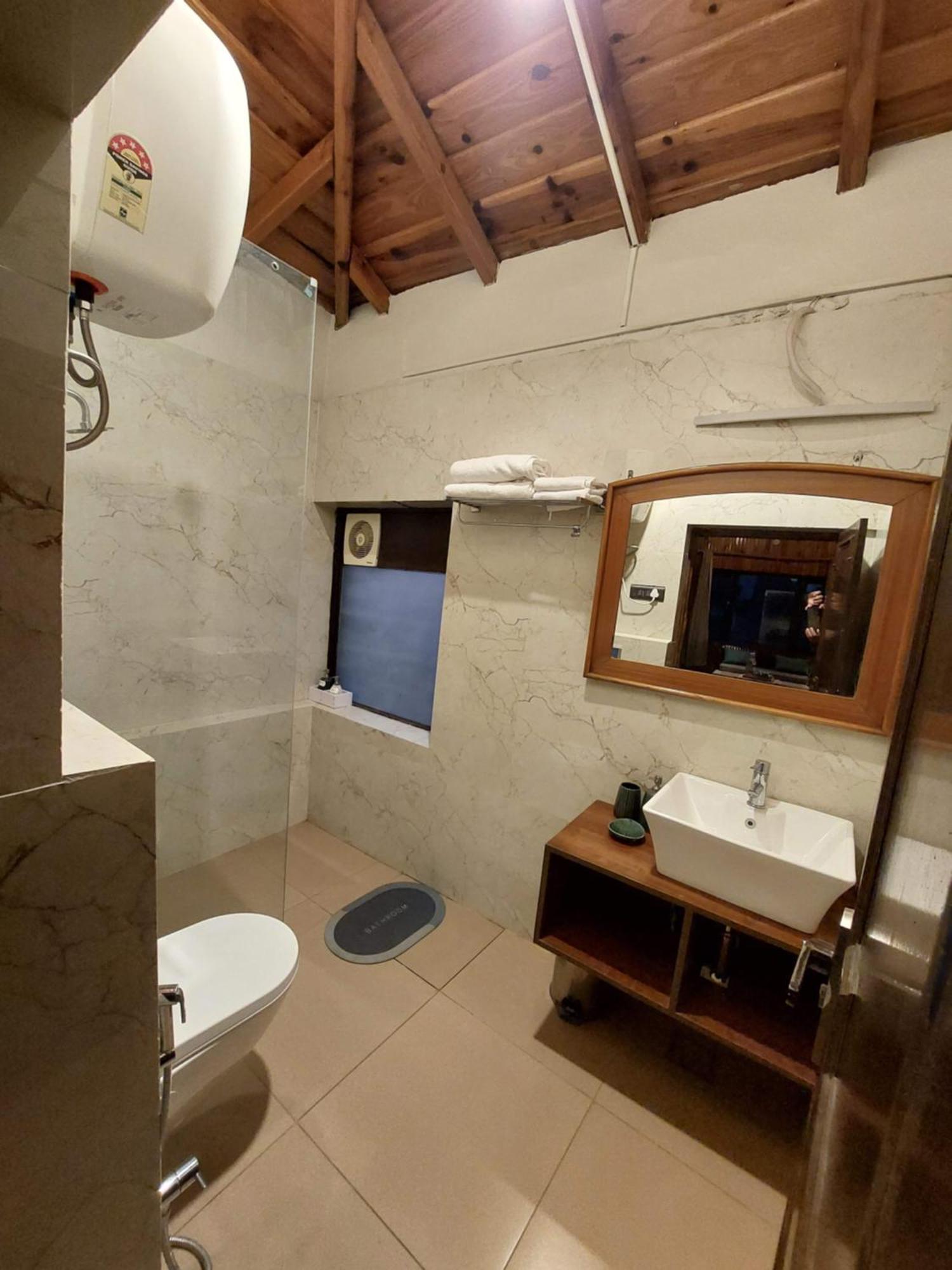 Alinda House Naukuchiatal By The Ghaur Hotel Bhīm Tāl Екстериор снимка